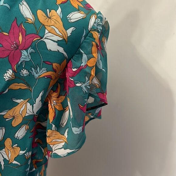 Beacon Apparel turquoise floral ruffle short sleeve blouse Size M New - Picture 5 of 11